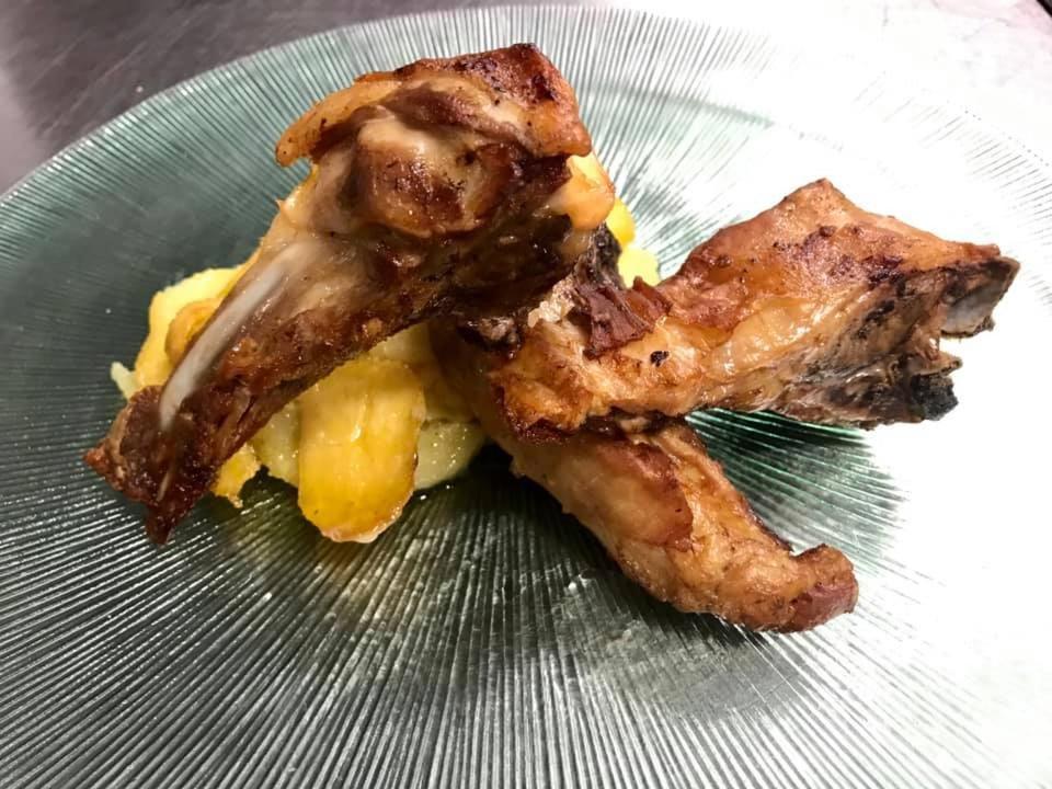 Hotel El Cobertizo Plasencia del Monte 外观 照片