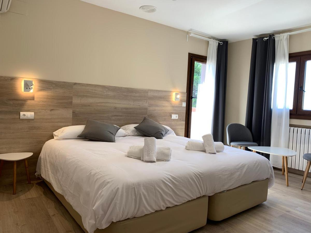 Hotel El Cobertizo Plasencia del Monte 外观 照片