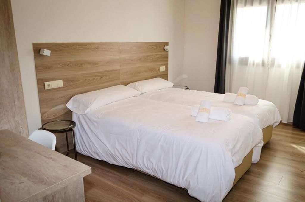 Hotel El Cobertizo Plasencia del Monte 外观 照片