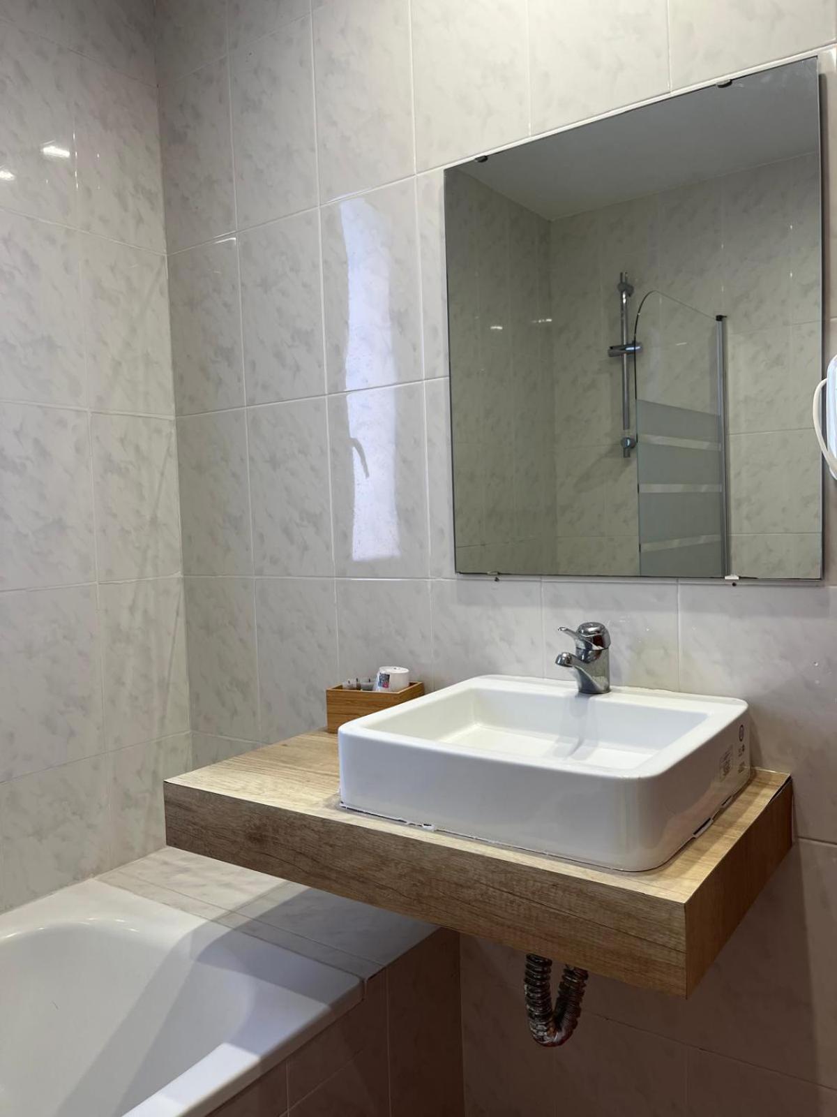 Hotel El Cobertizo Plasencia del Monte 外观 照片