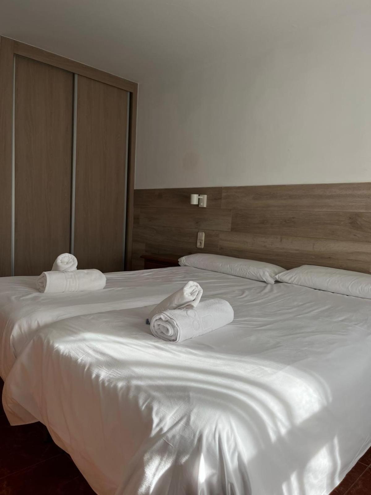 Hotel El Cobertizo Plasencia del Monte 外观 照片
