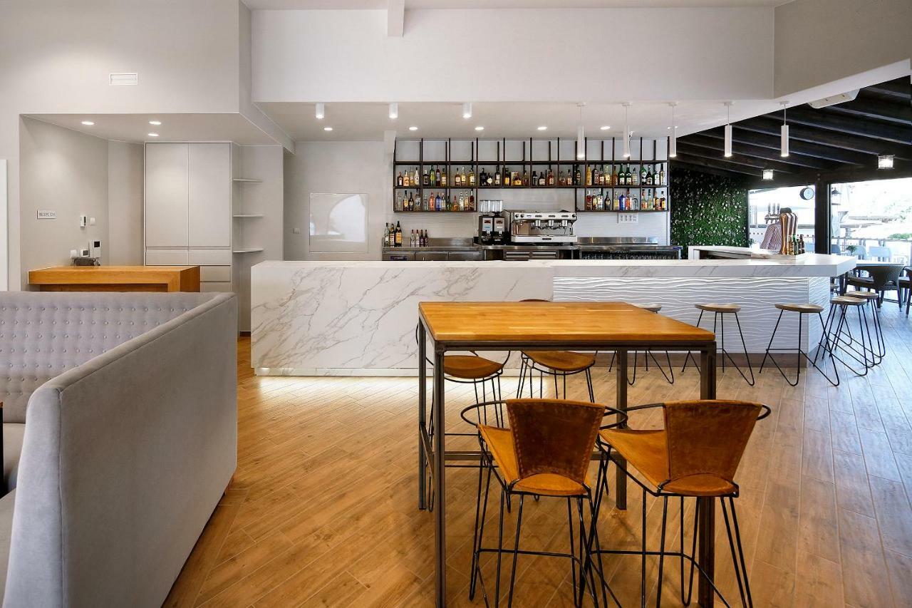 Hotel El Cobertizo Plasencia del Monte 外观 照片